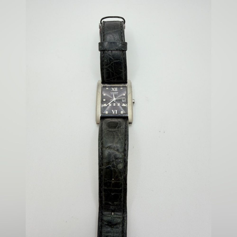 STILL WORKS! Vintage Citizen Eco Drive Black Leather wristwatch!‎